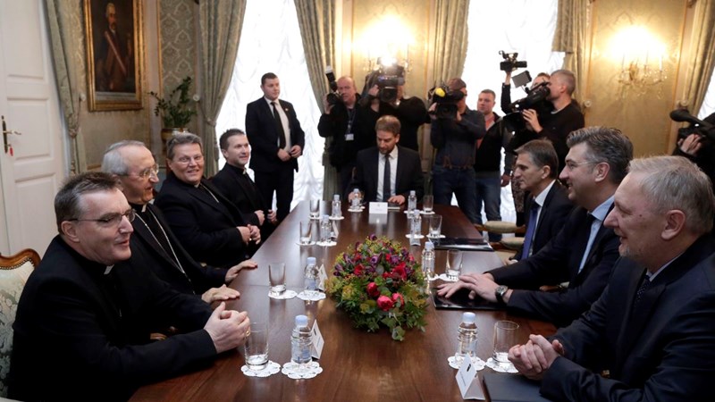 Predsjednik Vlade Plenković s članovima Stalnog vijeća Hrvatske biskupske konferencije